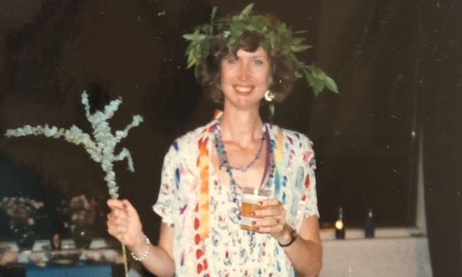 Woman holding branch & laurel crown